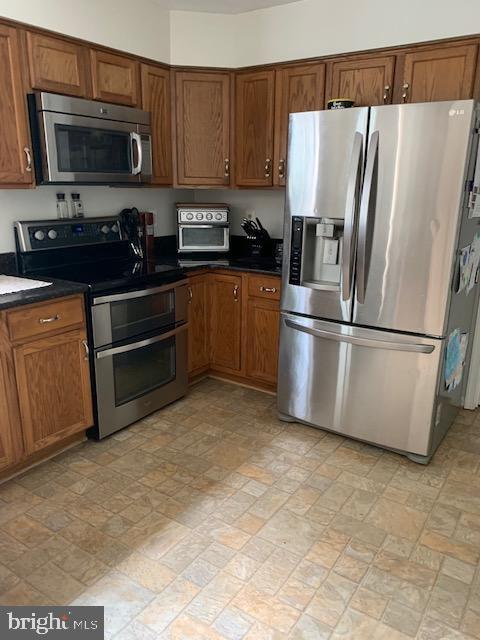 STONE HILL ESTATES - Residential Lease