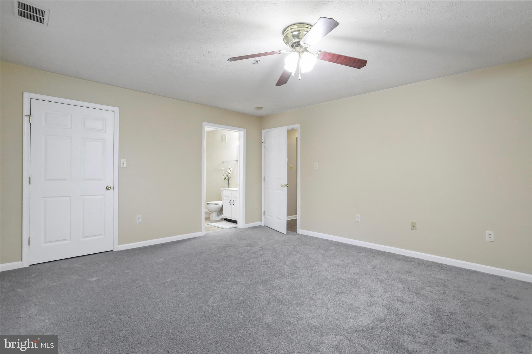 SIGNAL KNOB CONDOS - Residential