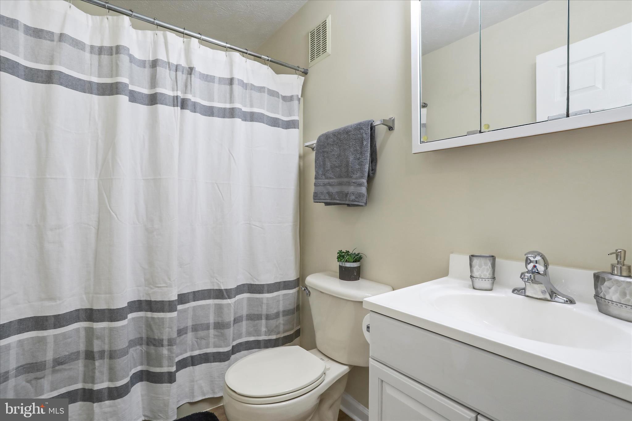 SIGNAL KNOB CONDOS - Residential