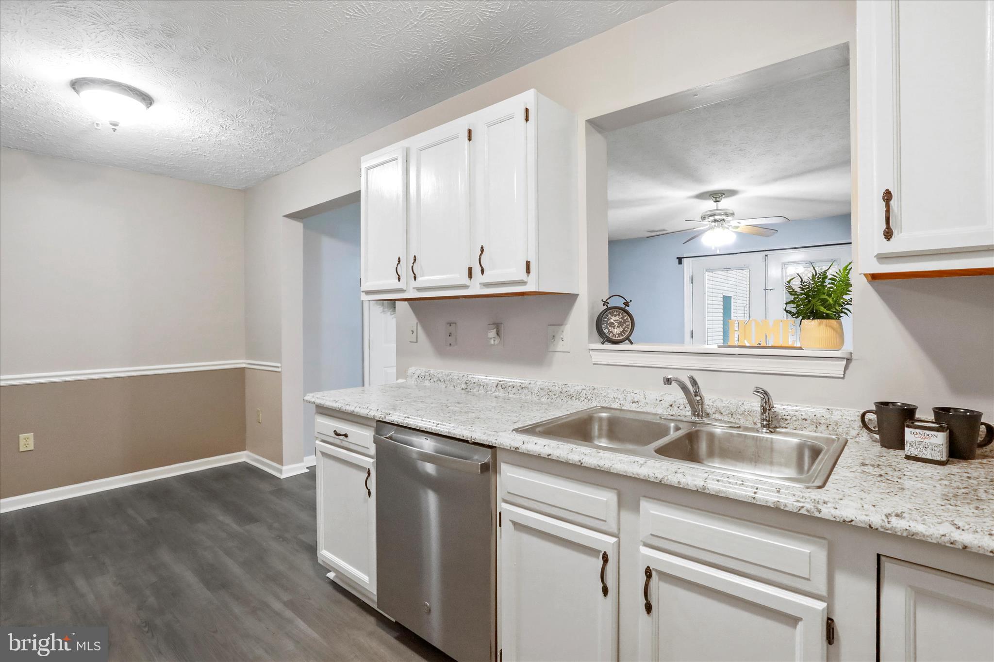 SIGNAL KNOB CONDOS - Residential