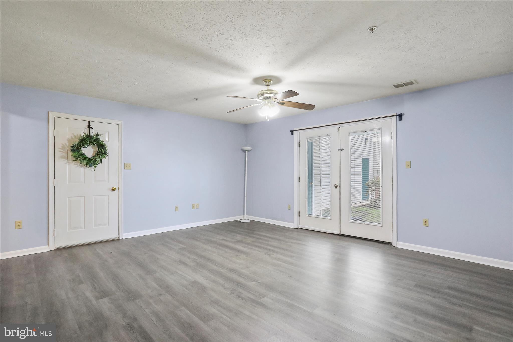 SIGNAL KNOB CONDOS - Residential