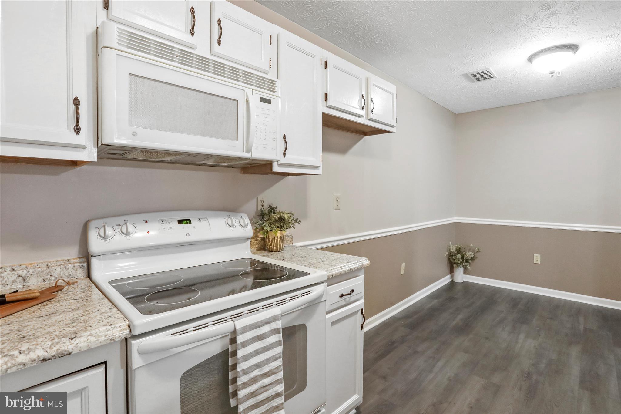 SIGNAL KNOB CONDOS - Residential