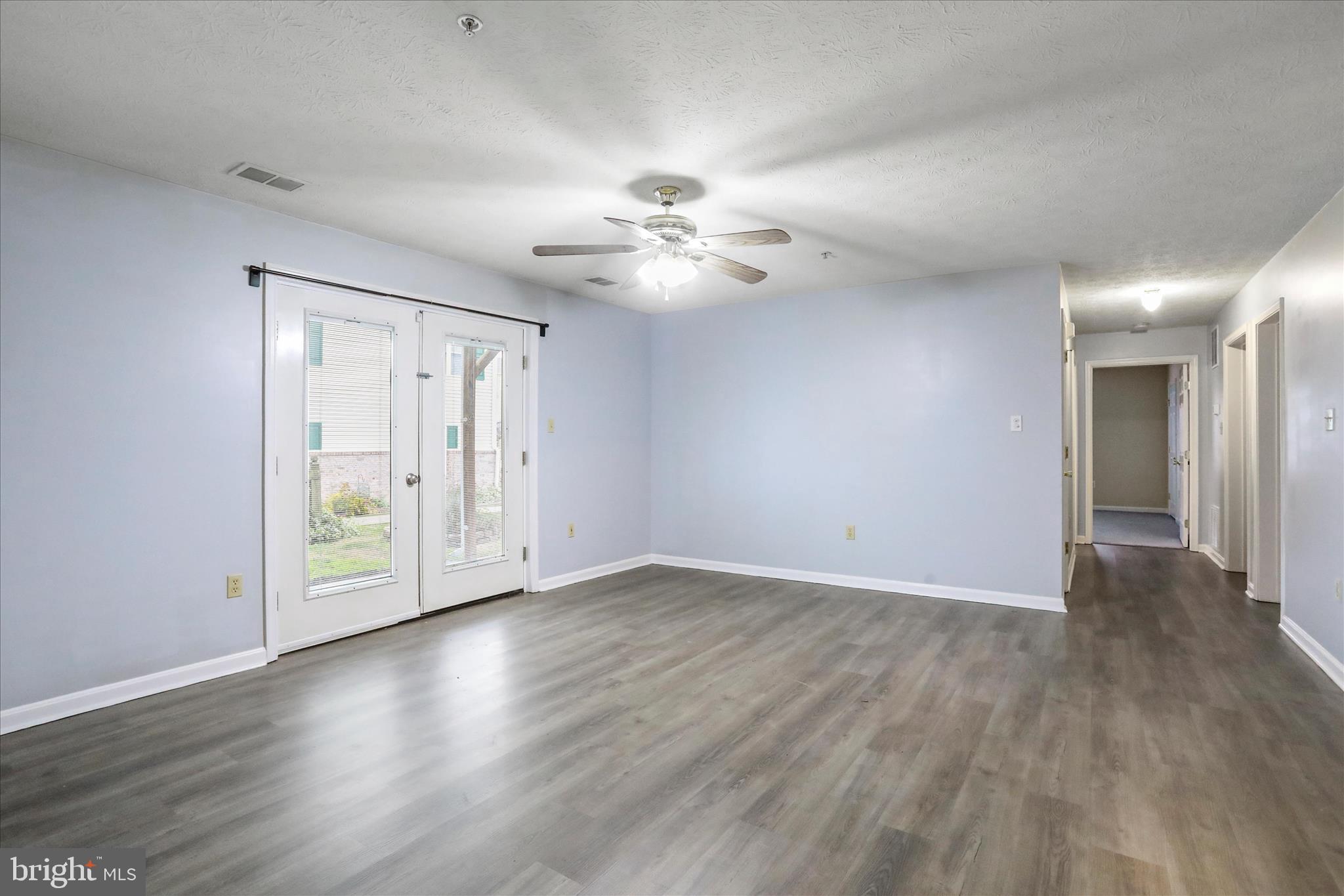 SIGNAL KNOB CONDOS - Residential