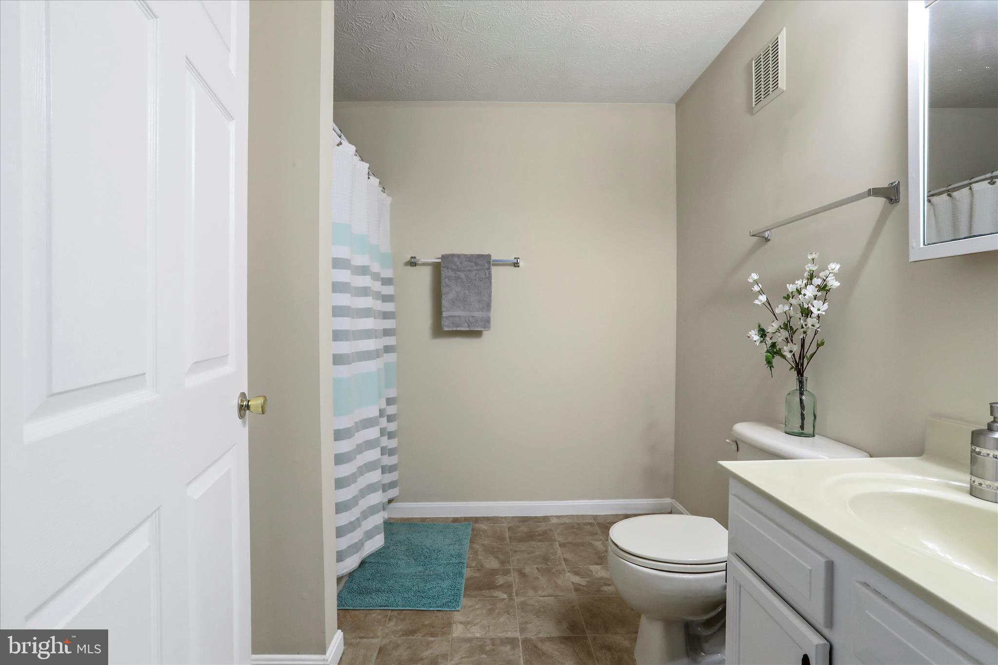 SIGNAL KNOB CONDOS - Residential