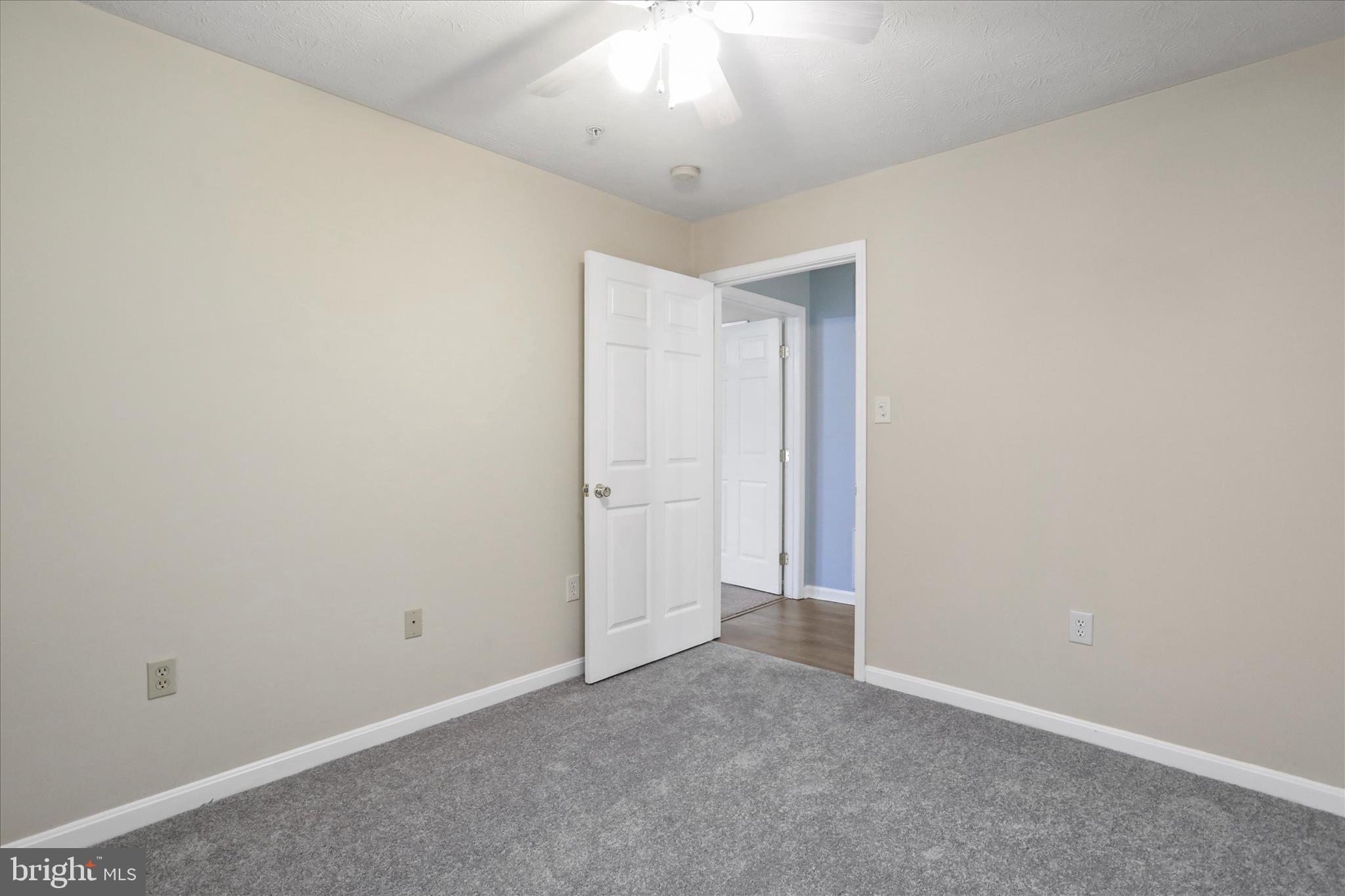 SIGNAL KNOB CONDOS - Residential