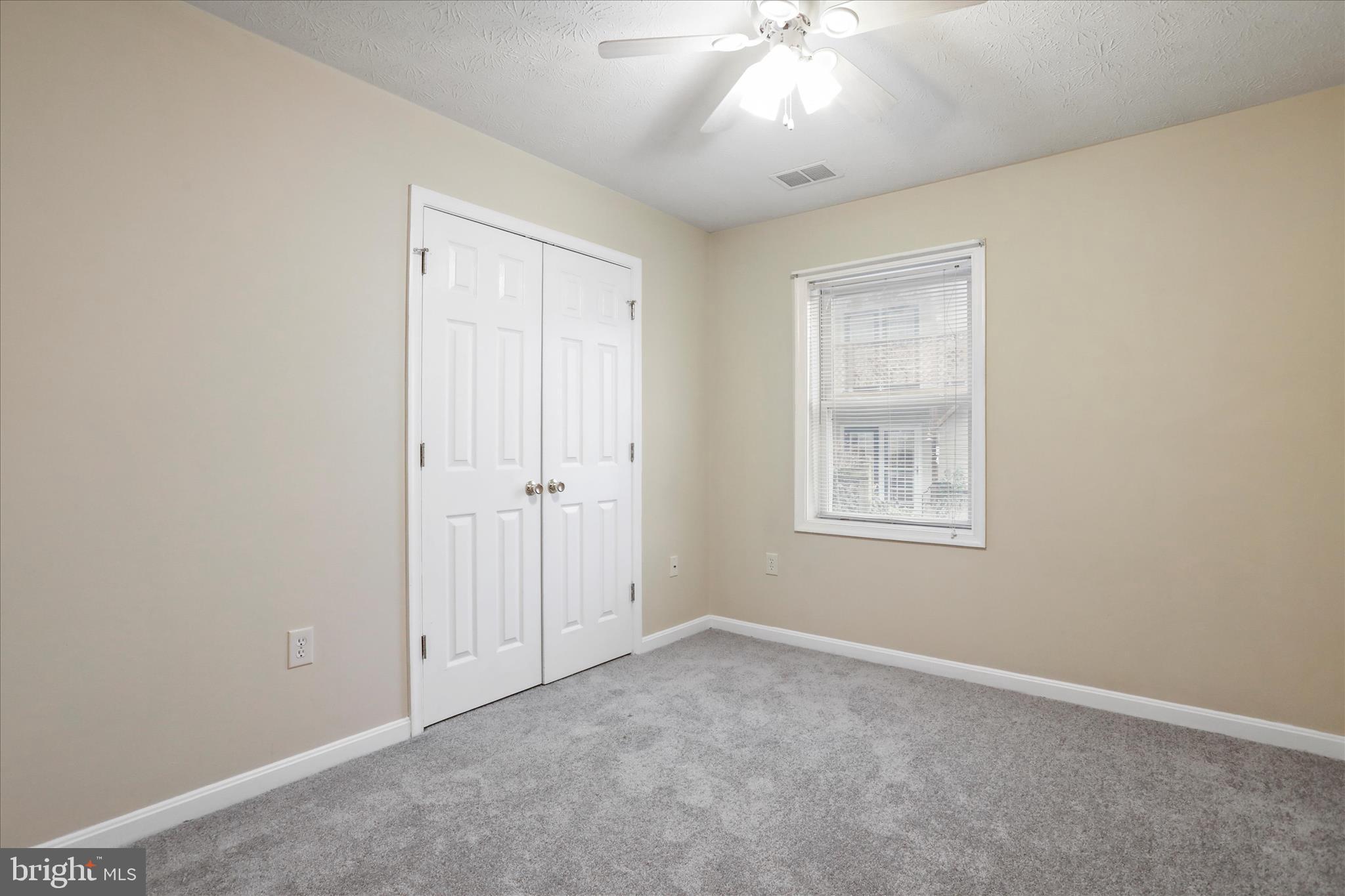 SIGNAL KNOB CONDOS - Residential