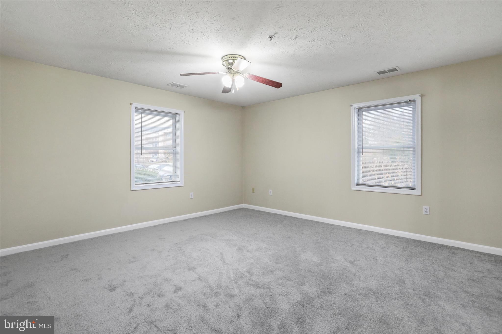 SIGNAL KNOB CONDOS - Residential