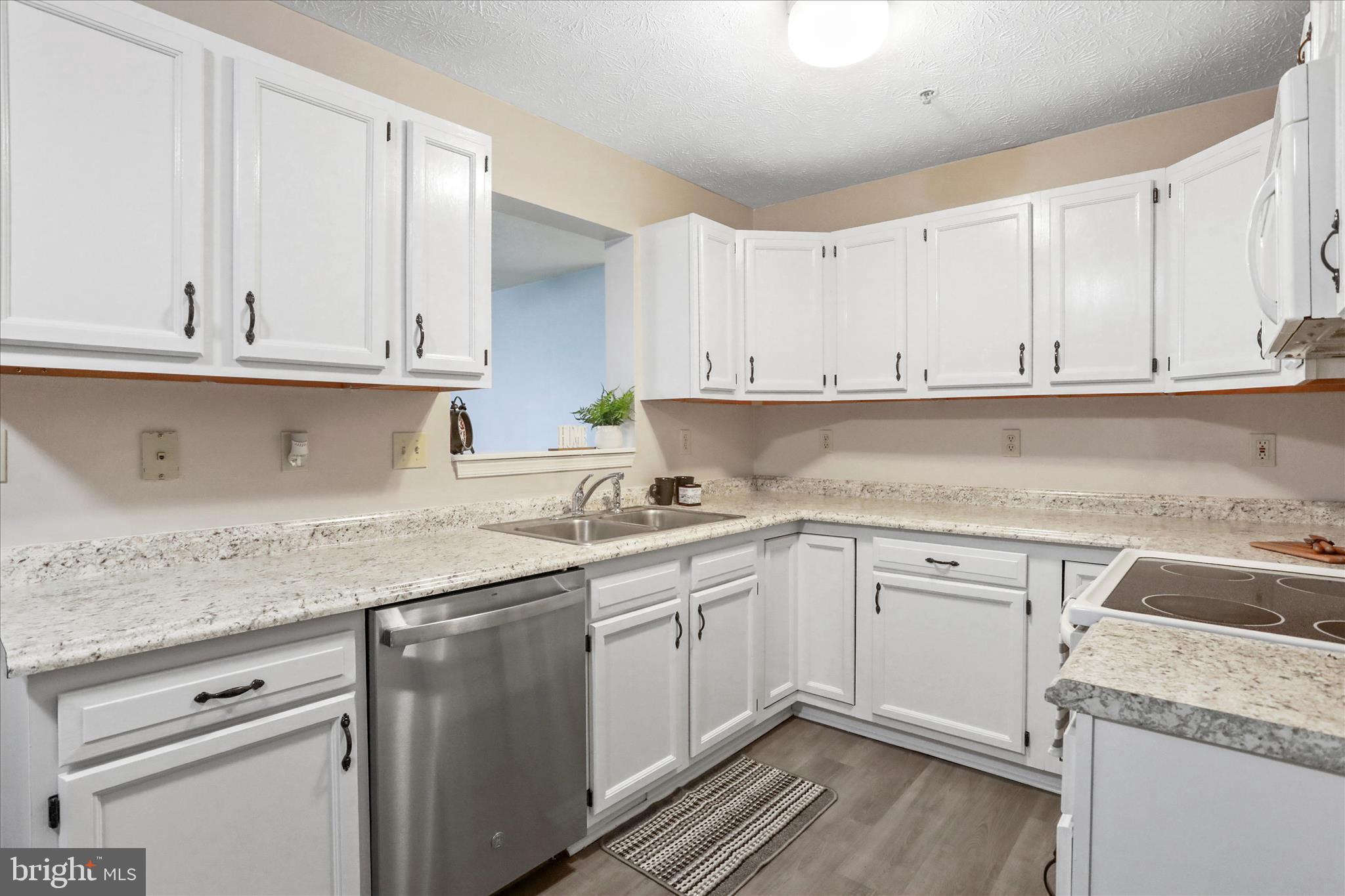 SIGNAL KNOB CONDOS - Residential