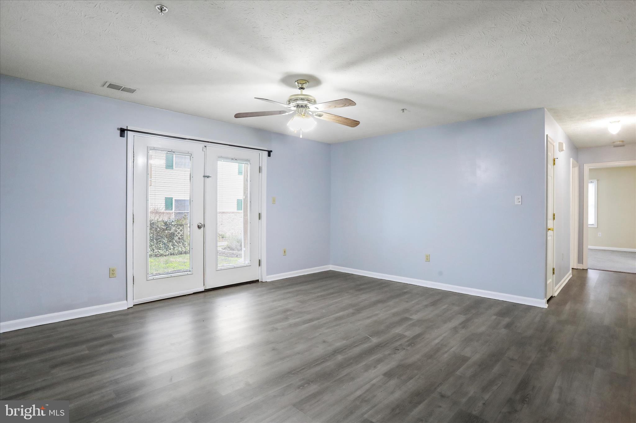 SIGNAL KNOB CONDOS - Residential