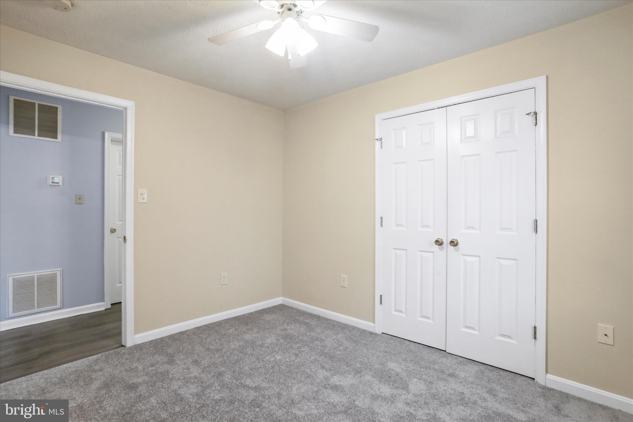 SIGNAL KNOB CONDOS - Residential