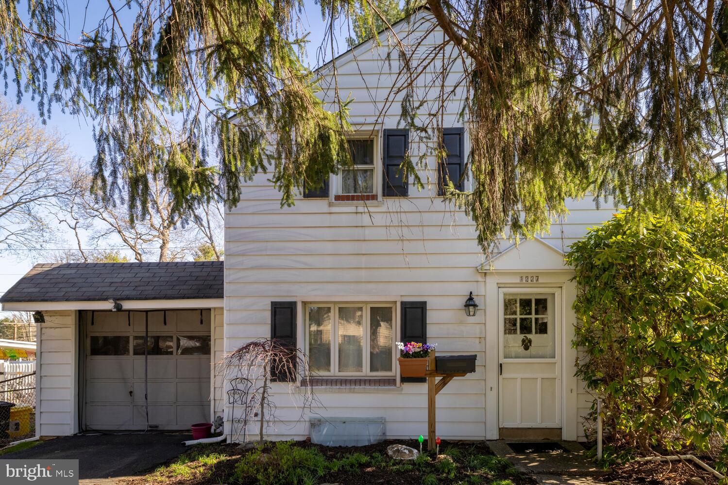 1227 BRUCE ROAD