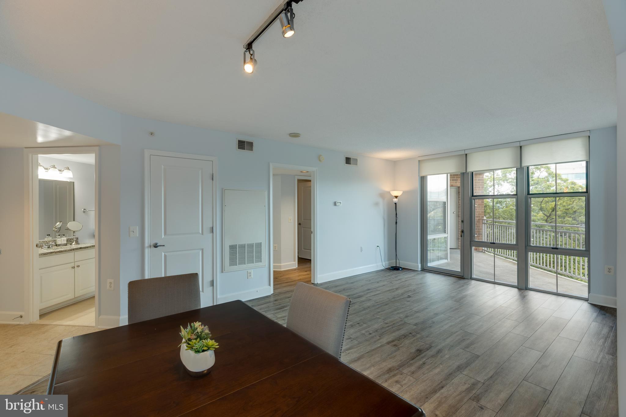 CARLTON HOUSE - Residential