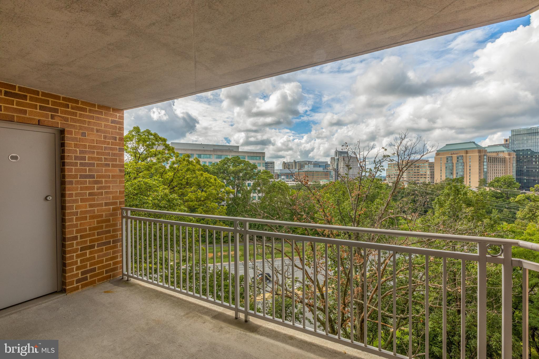 CARLTON HOUSE - Residential
