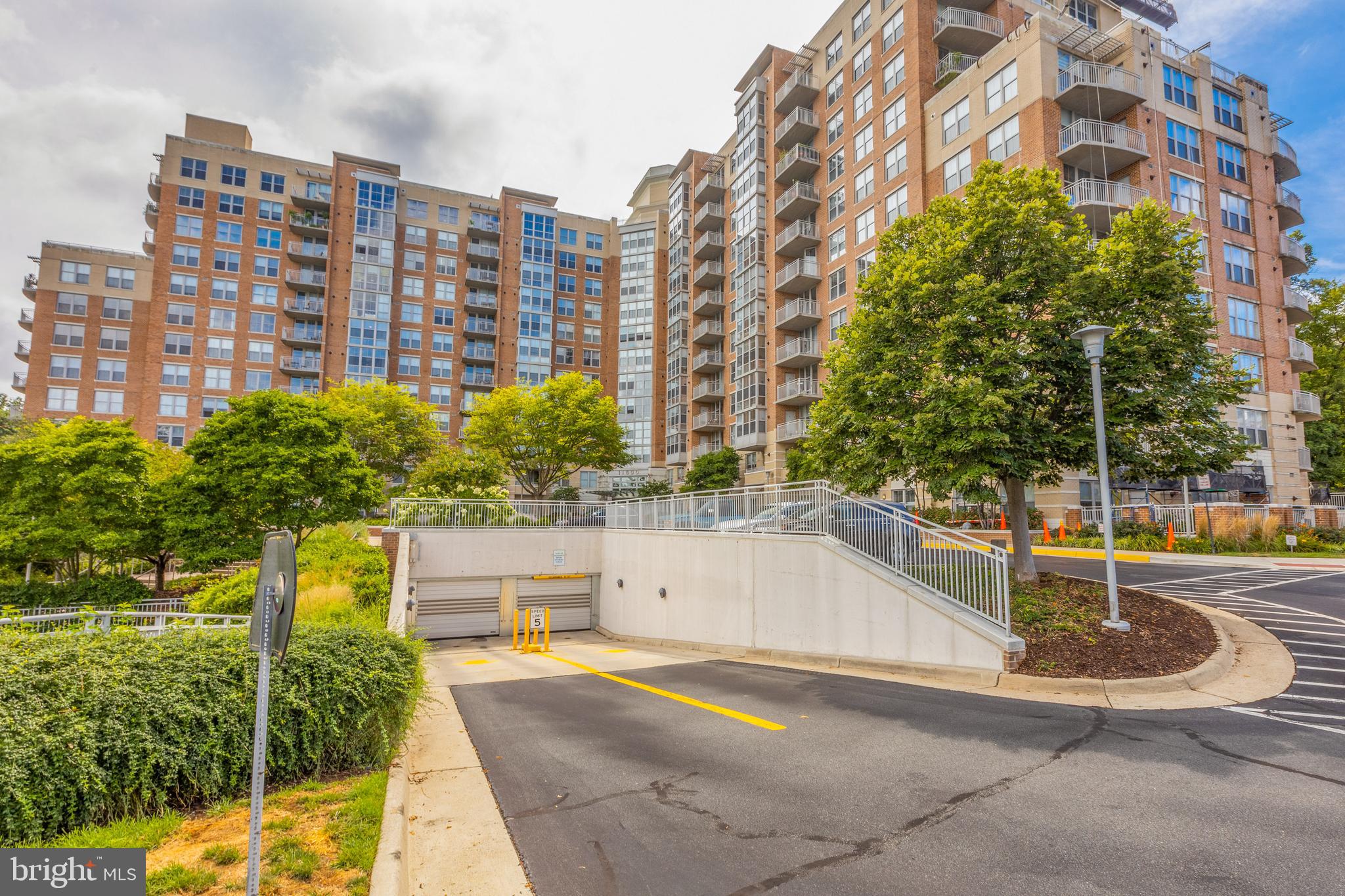 CARLTON HOUSE - Residential