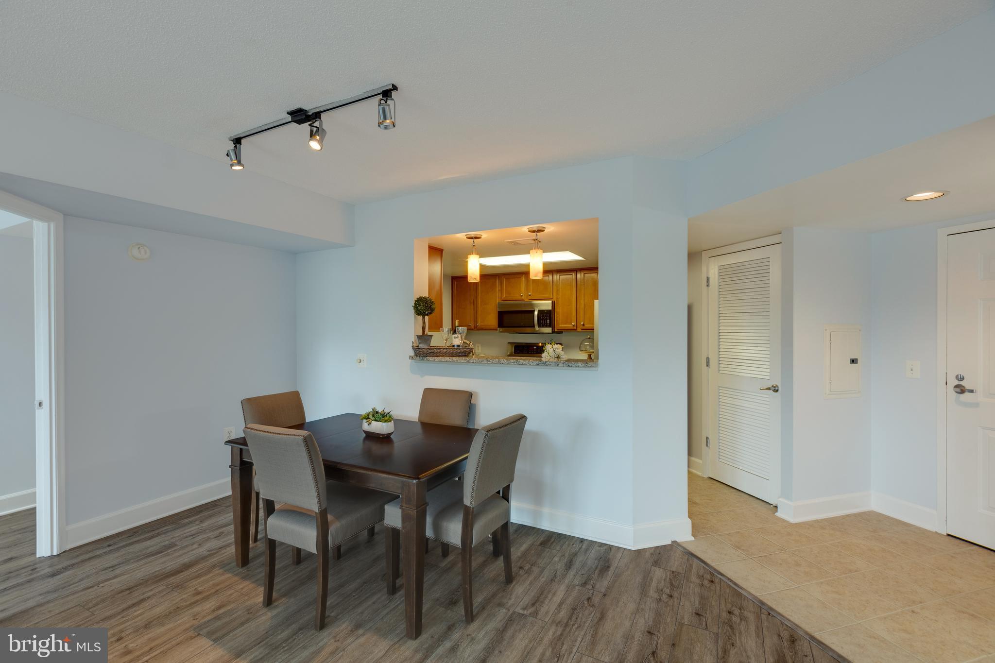 CARLTON HOUSE - Residential