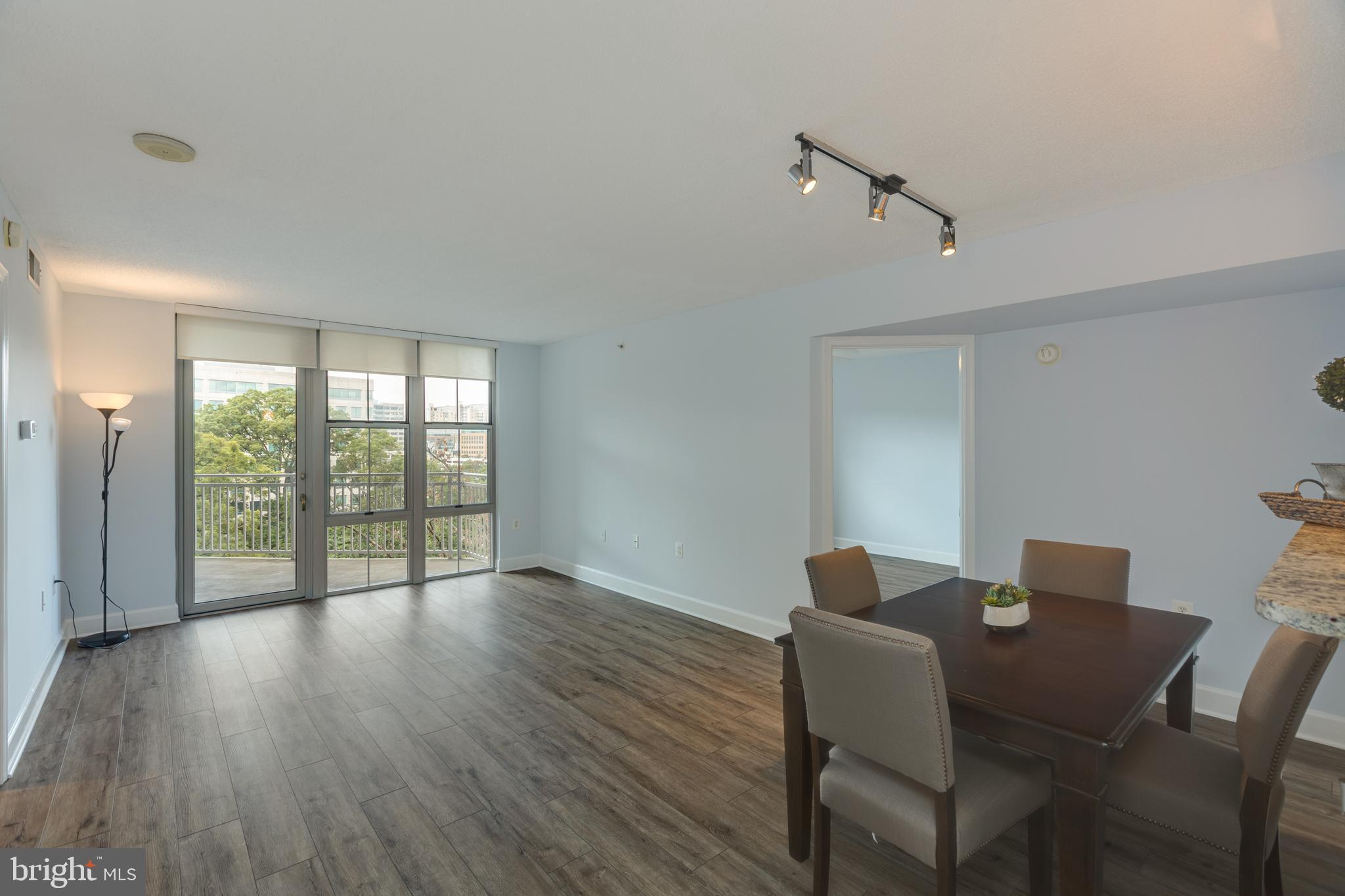 CARLTON HOUSE - Residential