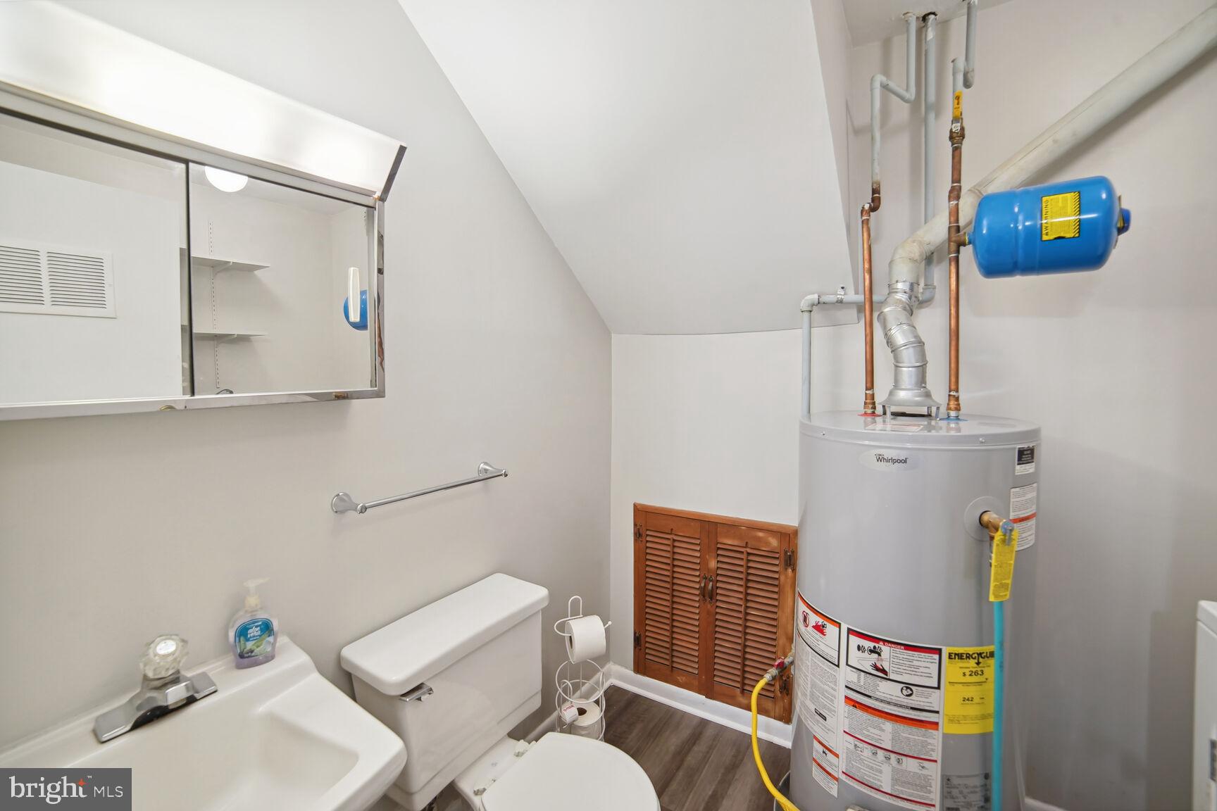 WHISKEY BOTTOM - Residential