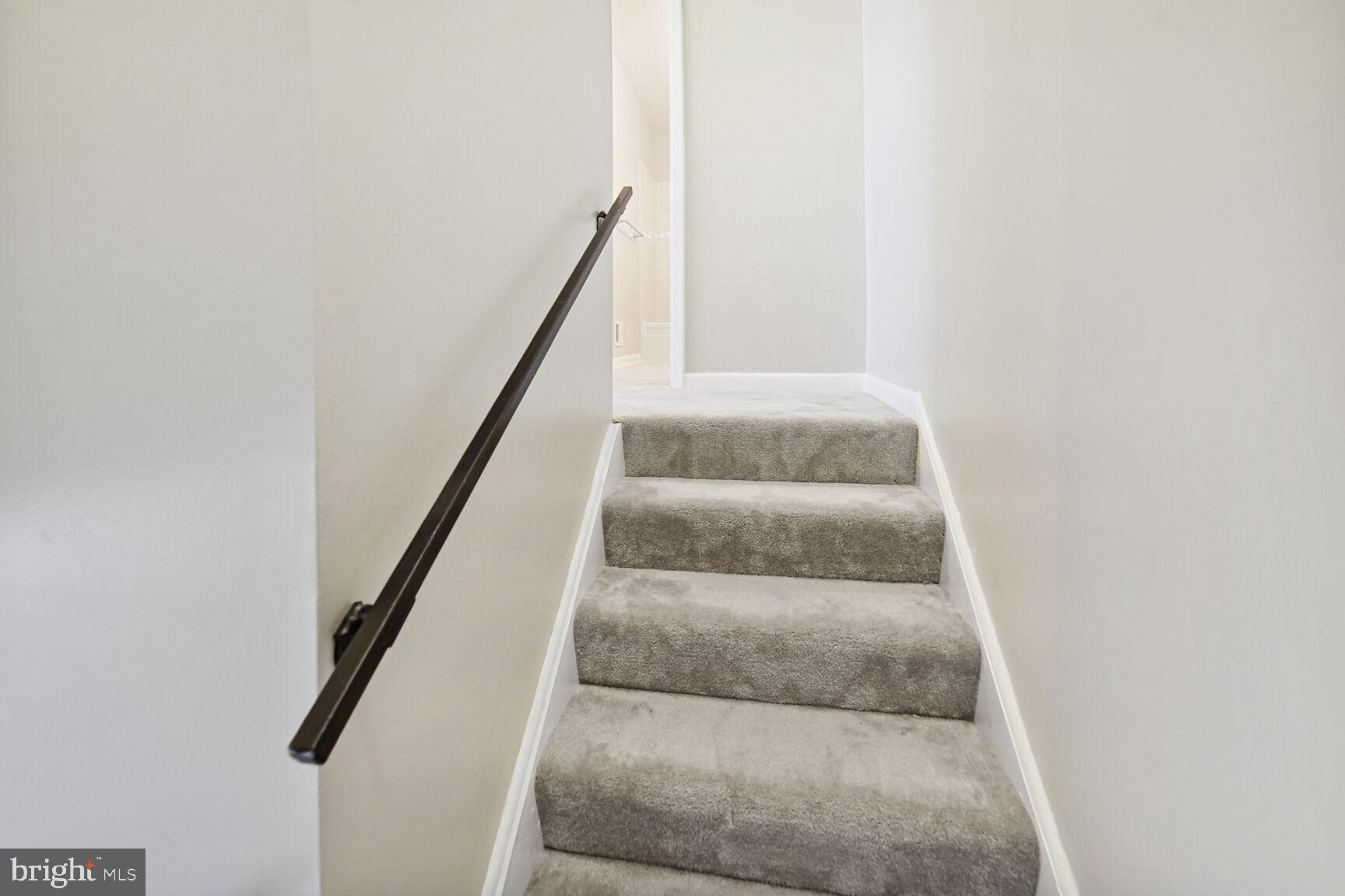 WHISKEY BOTTOM - Residential