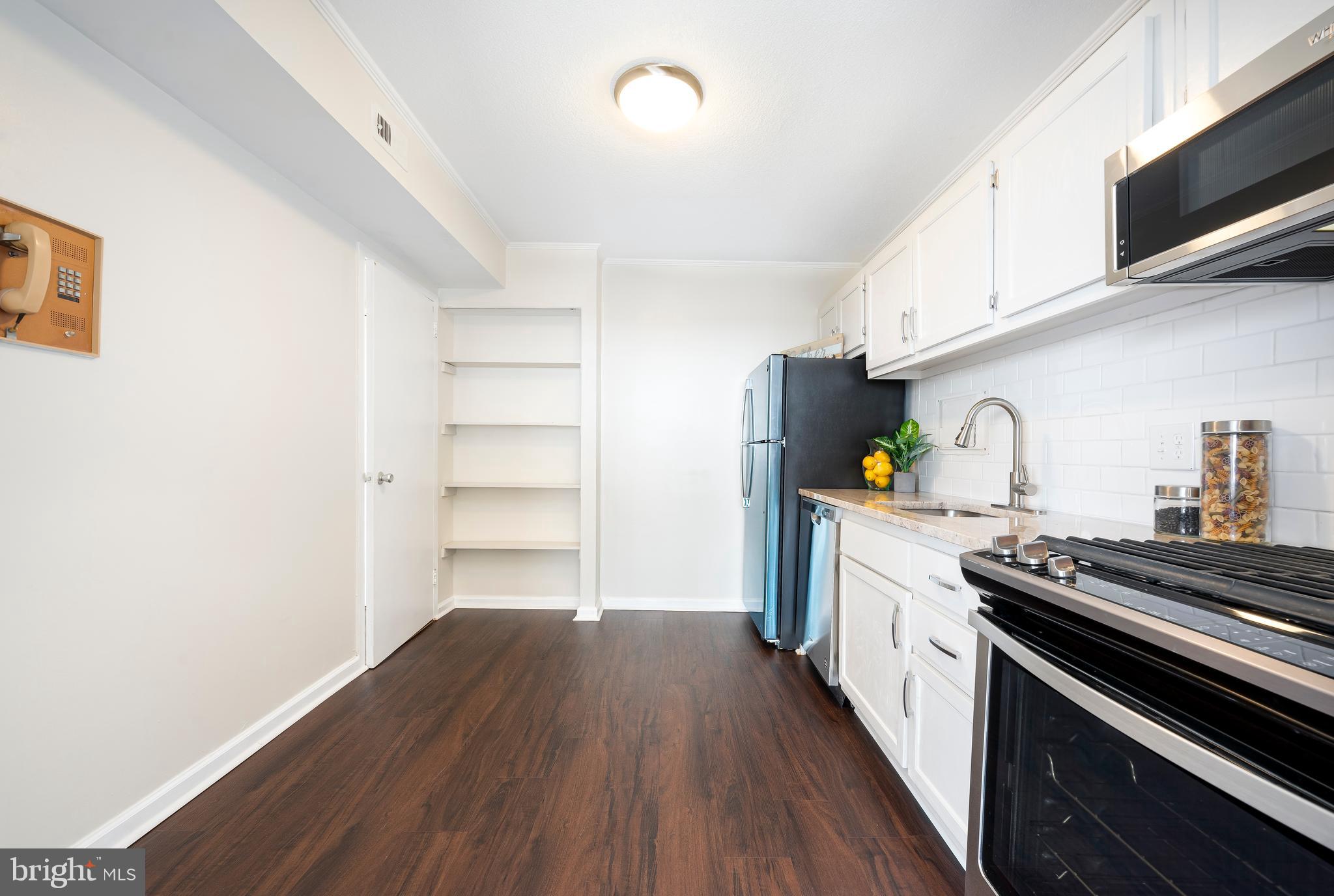 PRESIDENTIAL TOWERS - Residential