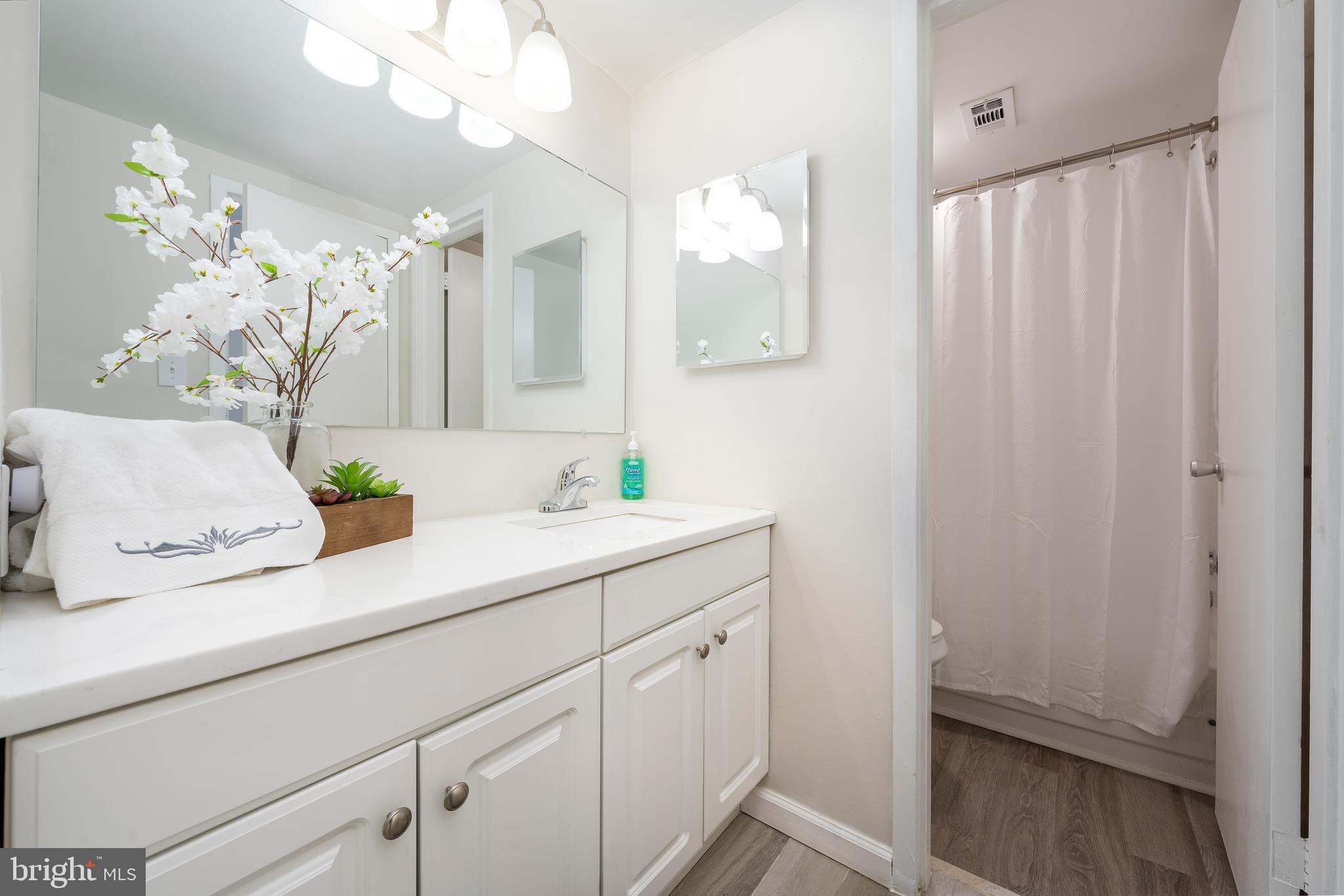 PRESIDENTIAL TOWERS - Residential