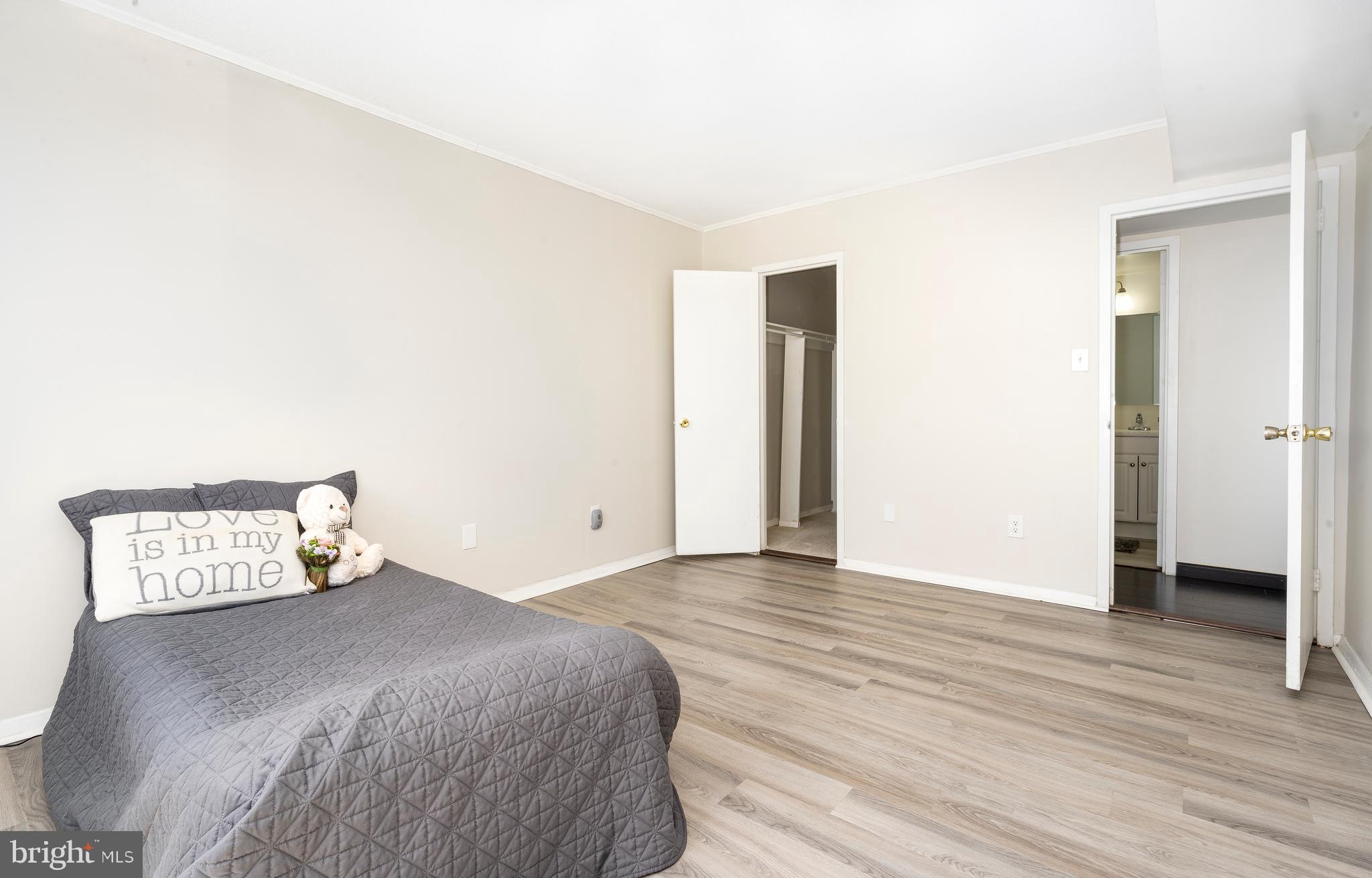 PRESIDENTIAL TOWERS - Residential