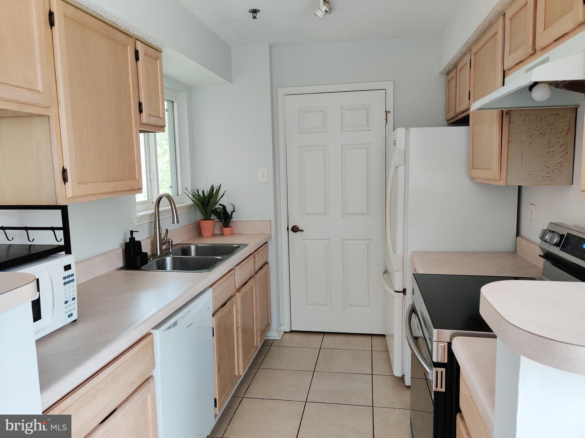 1504 LINCOLN WAY 305