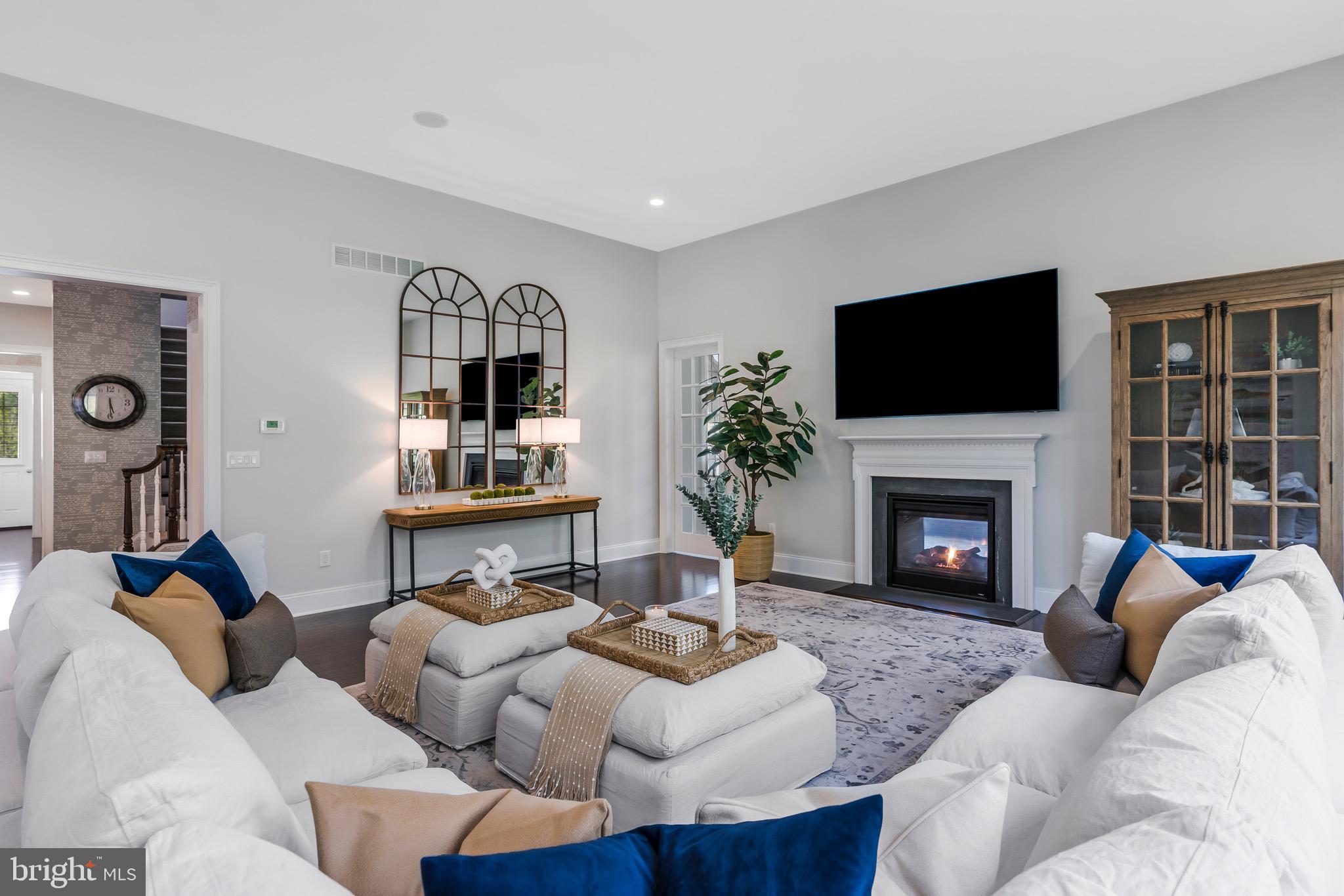 DUTCHESS FARM ESTS - Residential