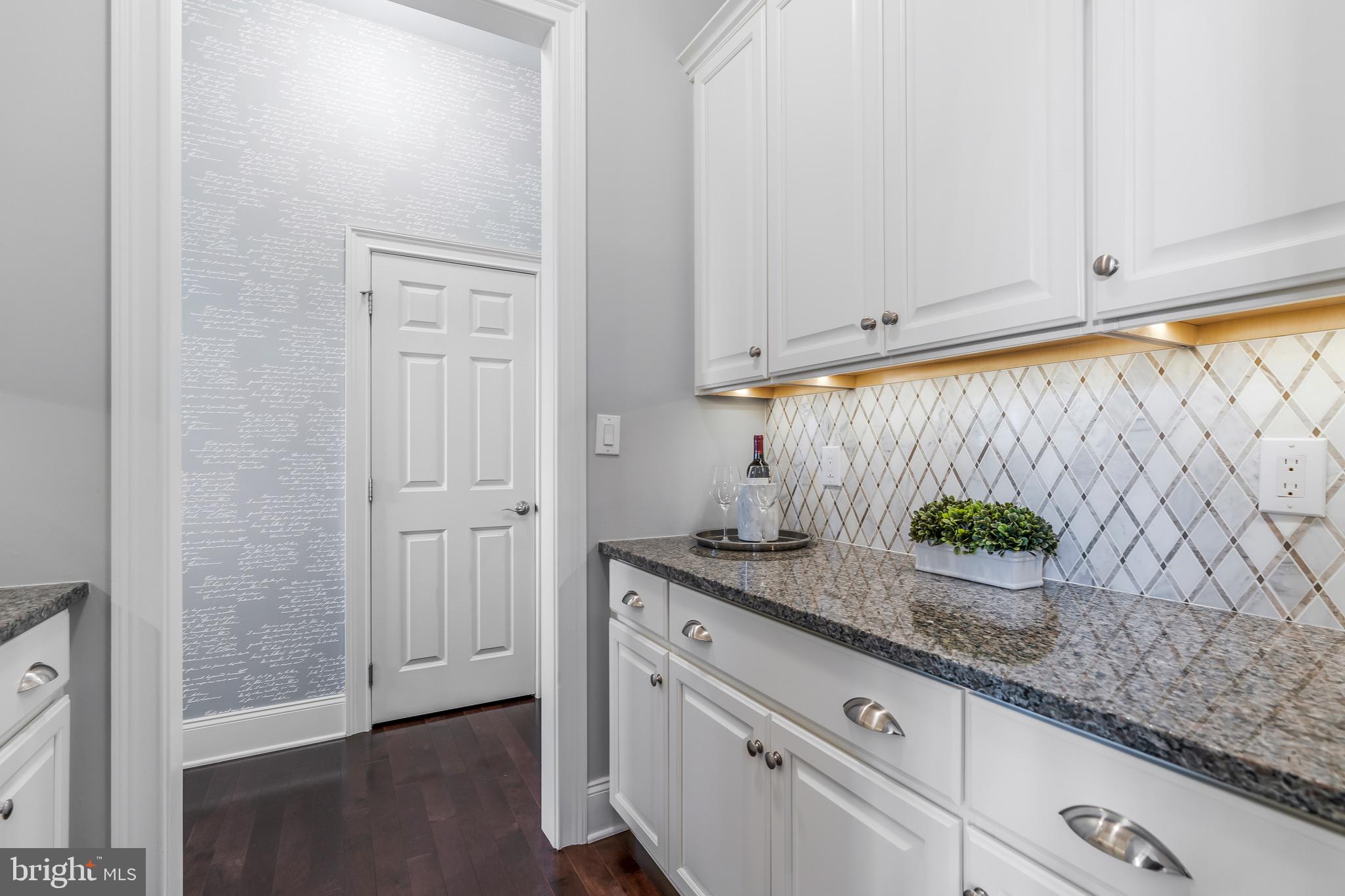 DUTCHESS FARM ESTS - Residential