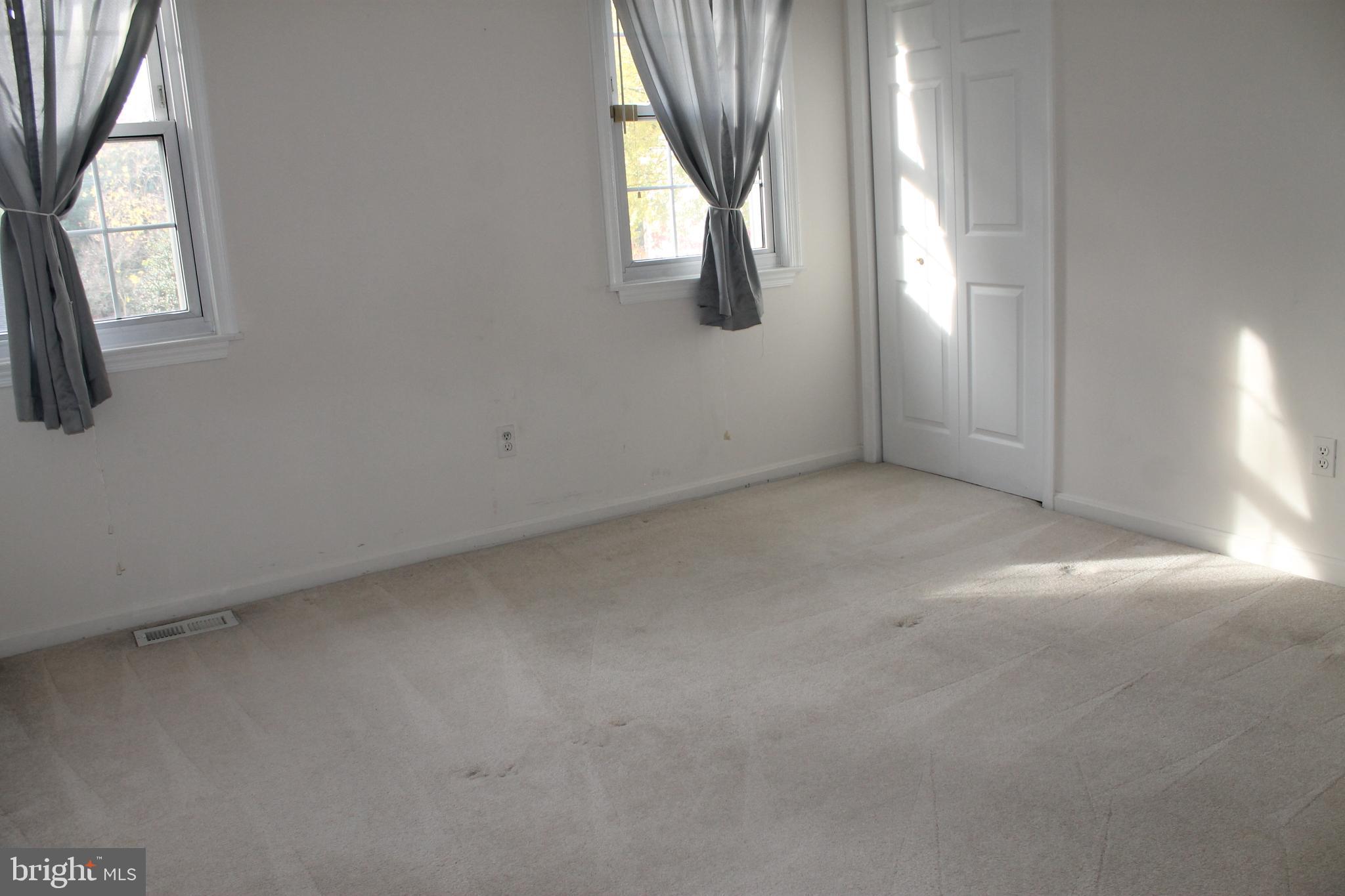 LINTHICUM OAKS - Residential