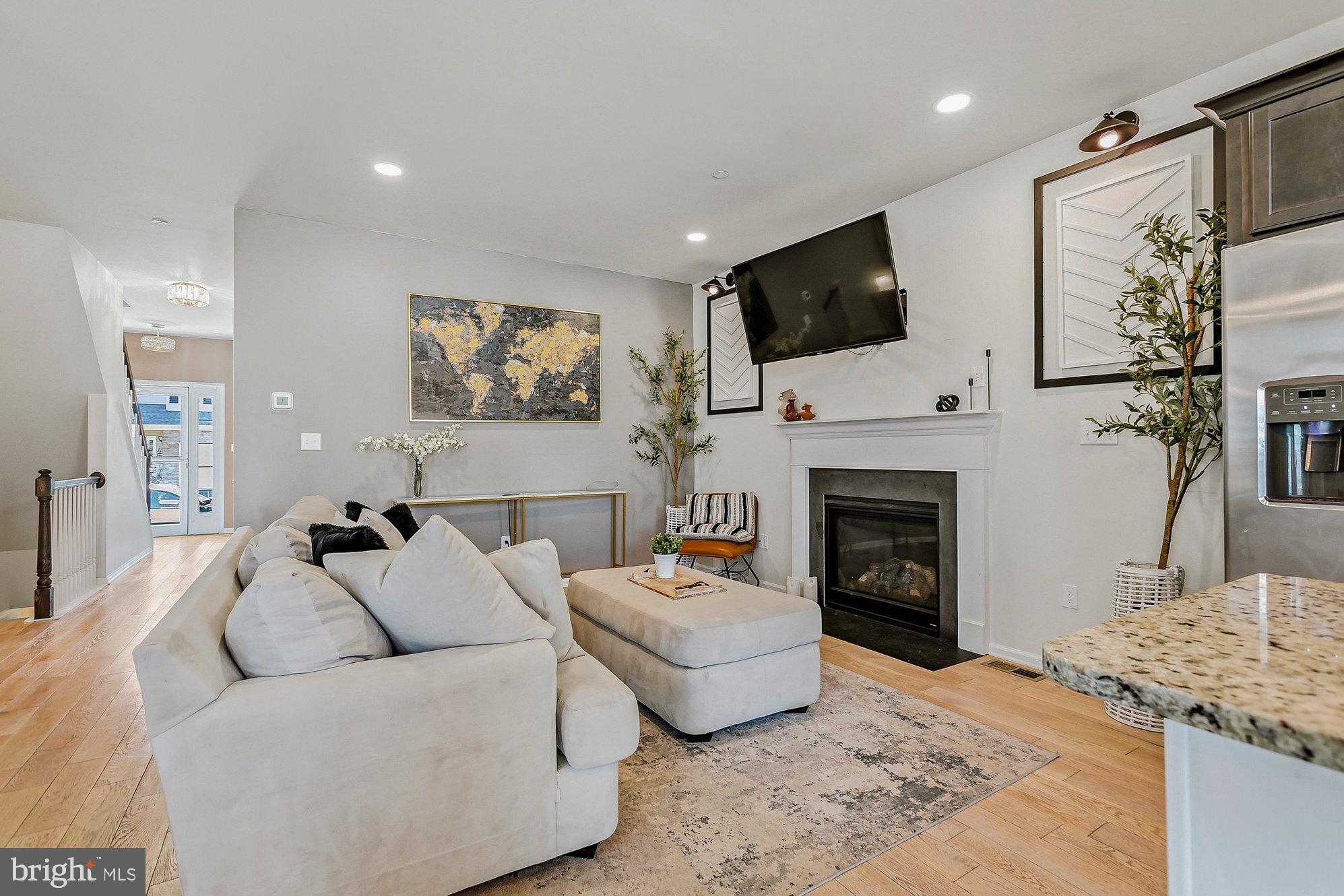 3155 W HUNTINGTON LANE