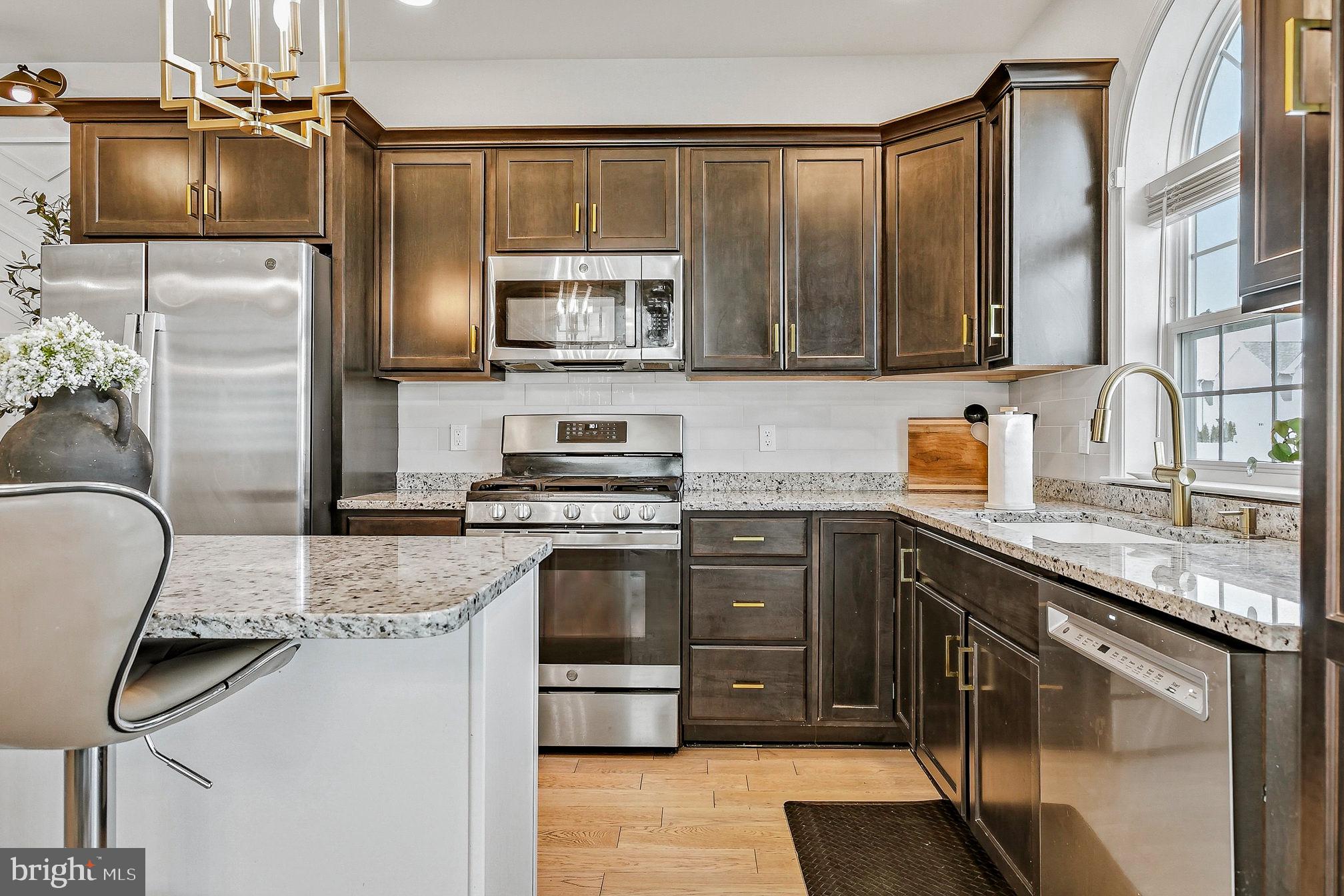 3155 W HUNTINGTON LANE