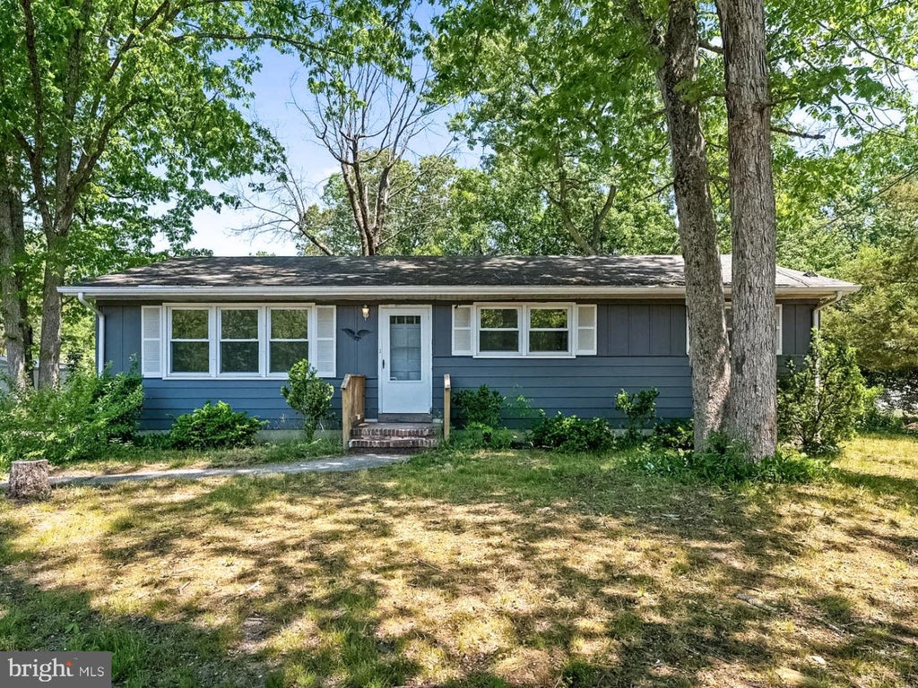 Photo of 443 Manor Avenue, MILLVILLE, NJ 08332 (MLS # NJCB2033496)