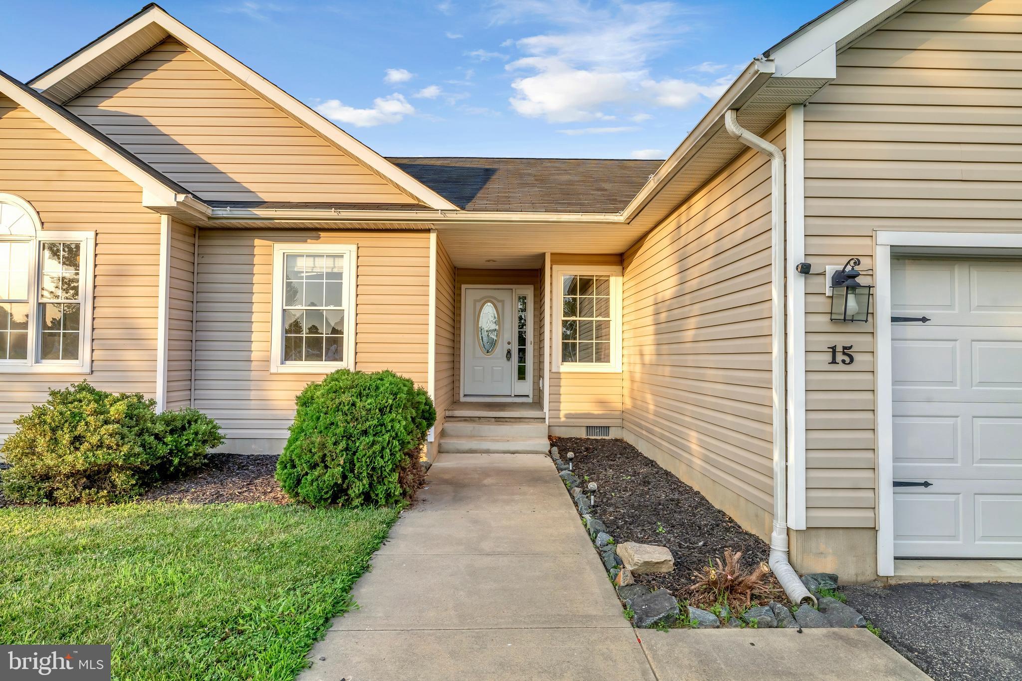 15 RIDGEWAY DR