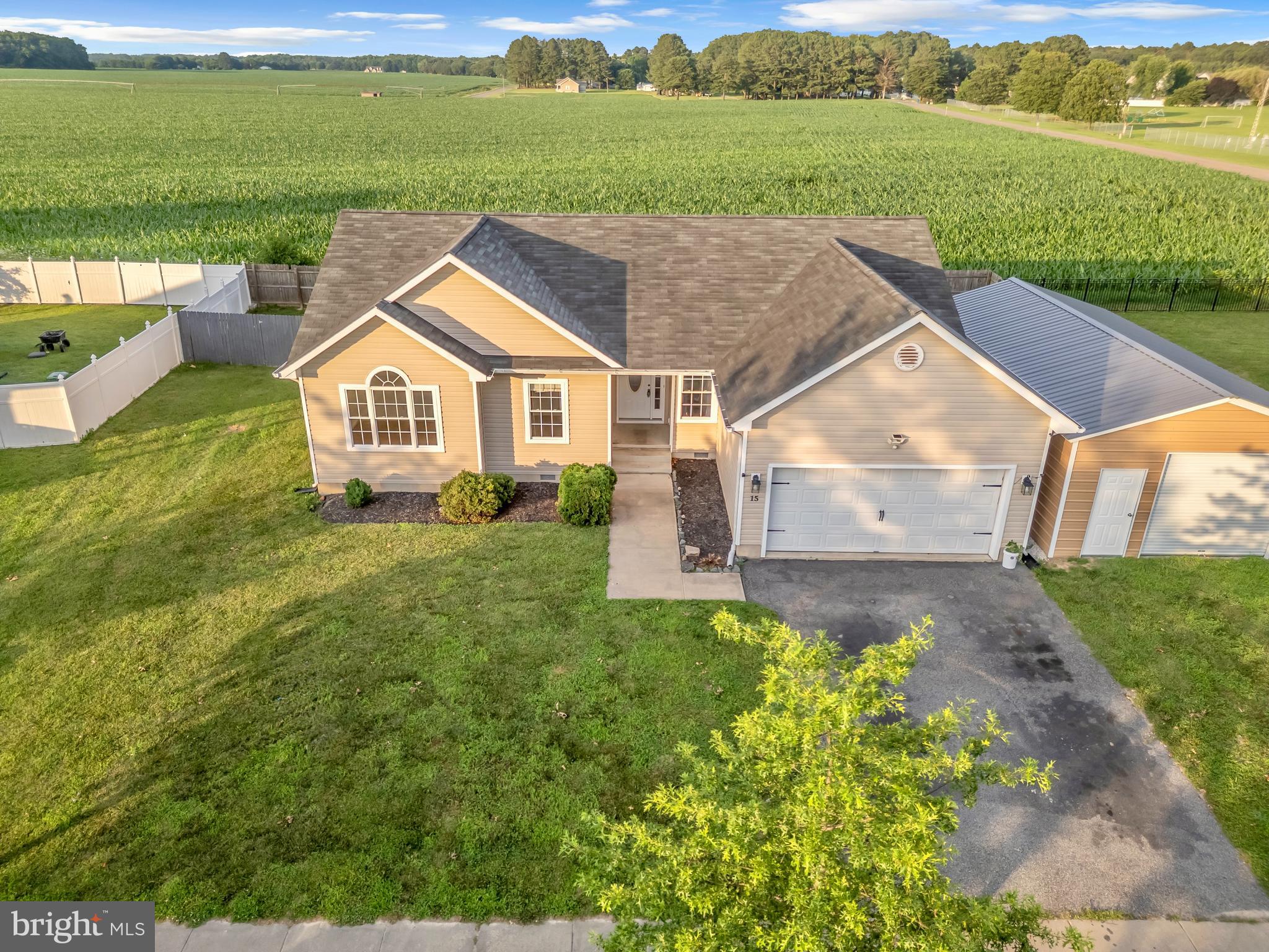 15 RIDGEWAY DR