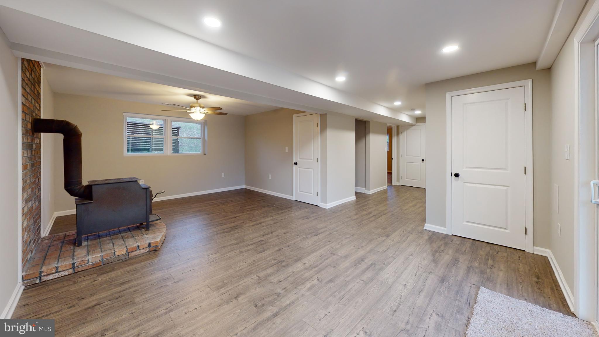 POPLAR WOODS - Residential