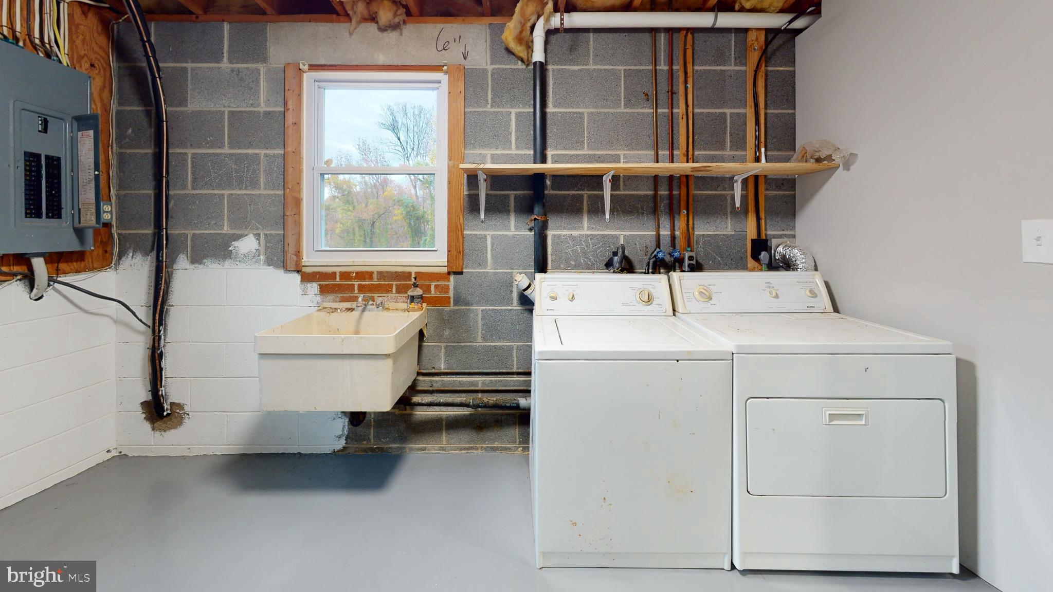 POPLAR WOODS - Residential