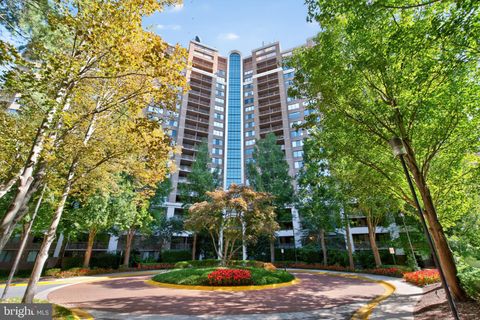 Photo of 10101 Grosvenor Place #1603, ROCKVILLE, MD 20852 (MLS # MDMC2220522)