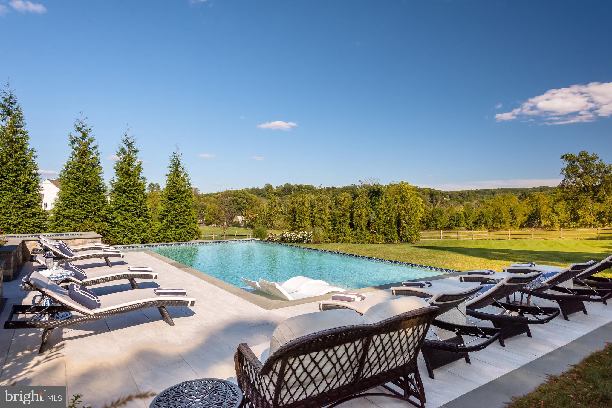 24 NEW WHITEHORSE WAY