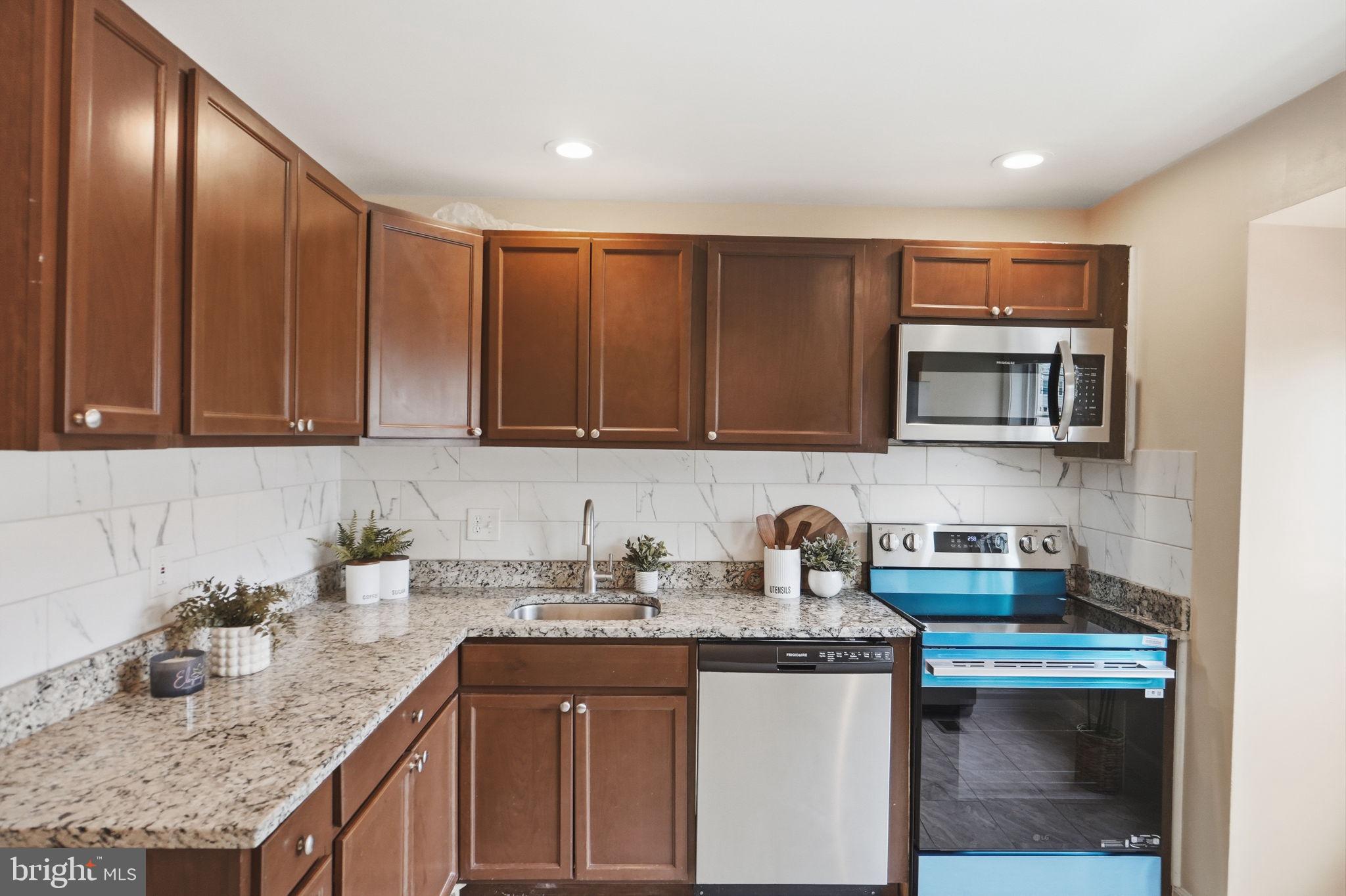 SPRINGFIELD SQUARE - Residential