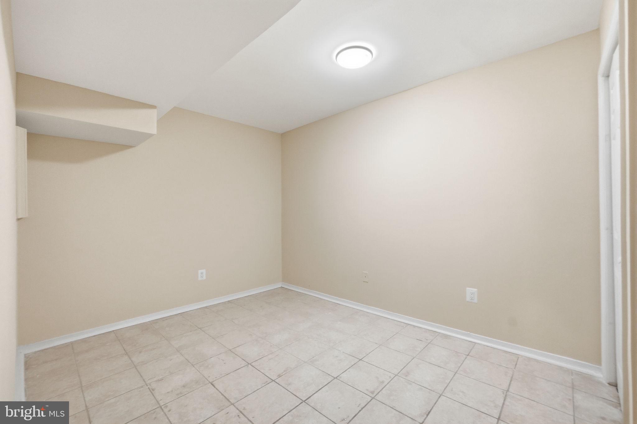 SPRINGFIELD SQUARE - Residential