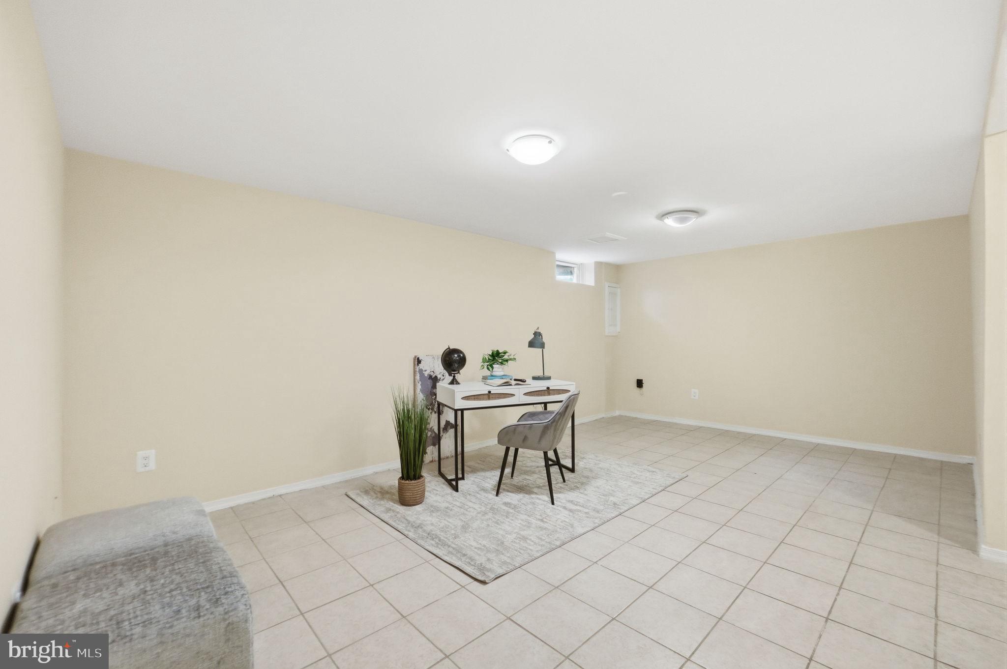 SPRINGFIELD SQUARE - Residential