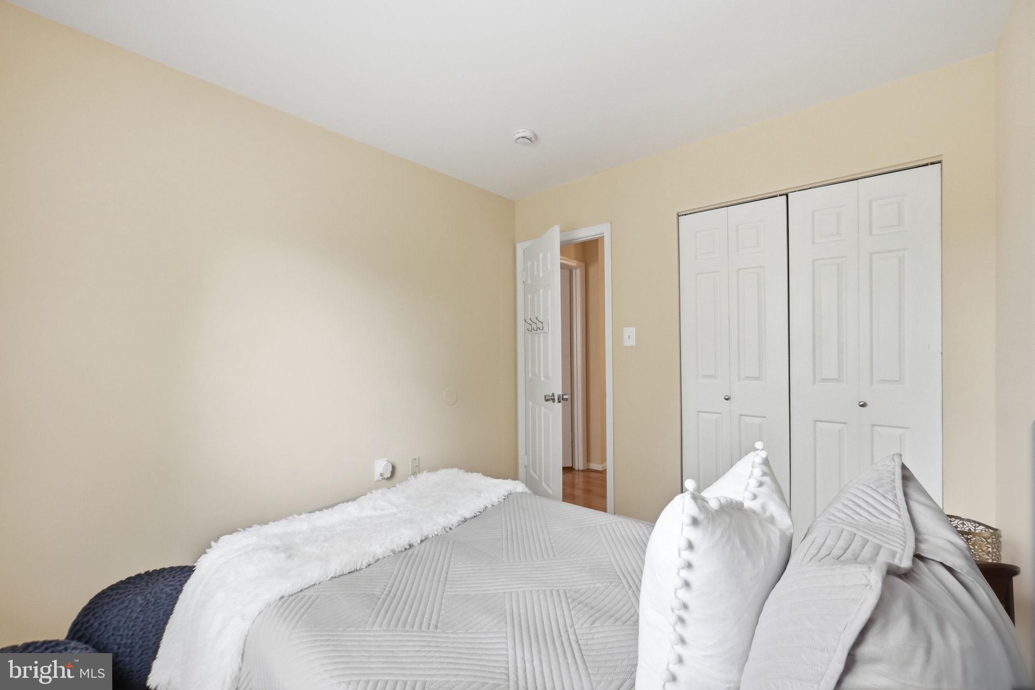 SPRINGFIELD SQUARE - Residential