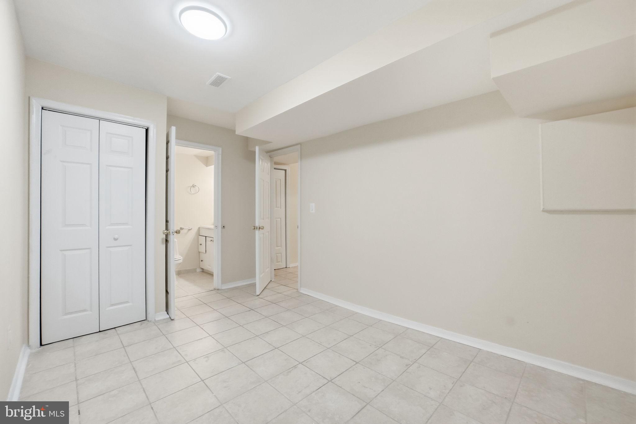 SPRINGFIELD SQUARE - Residential