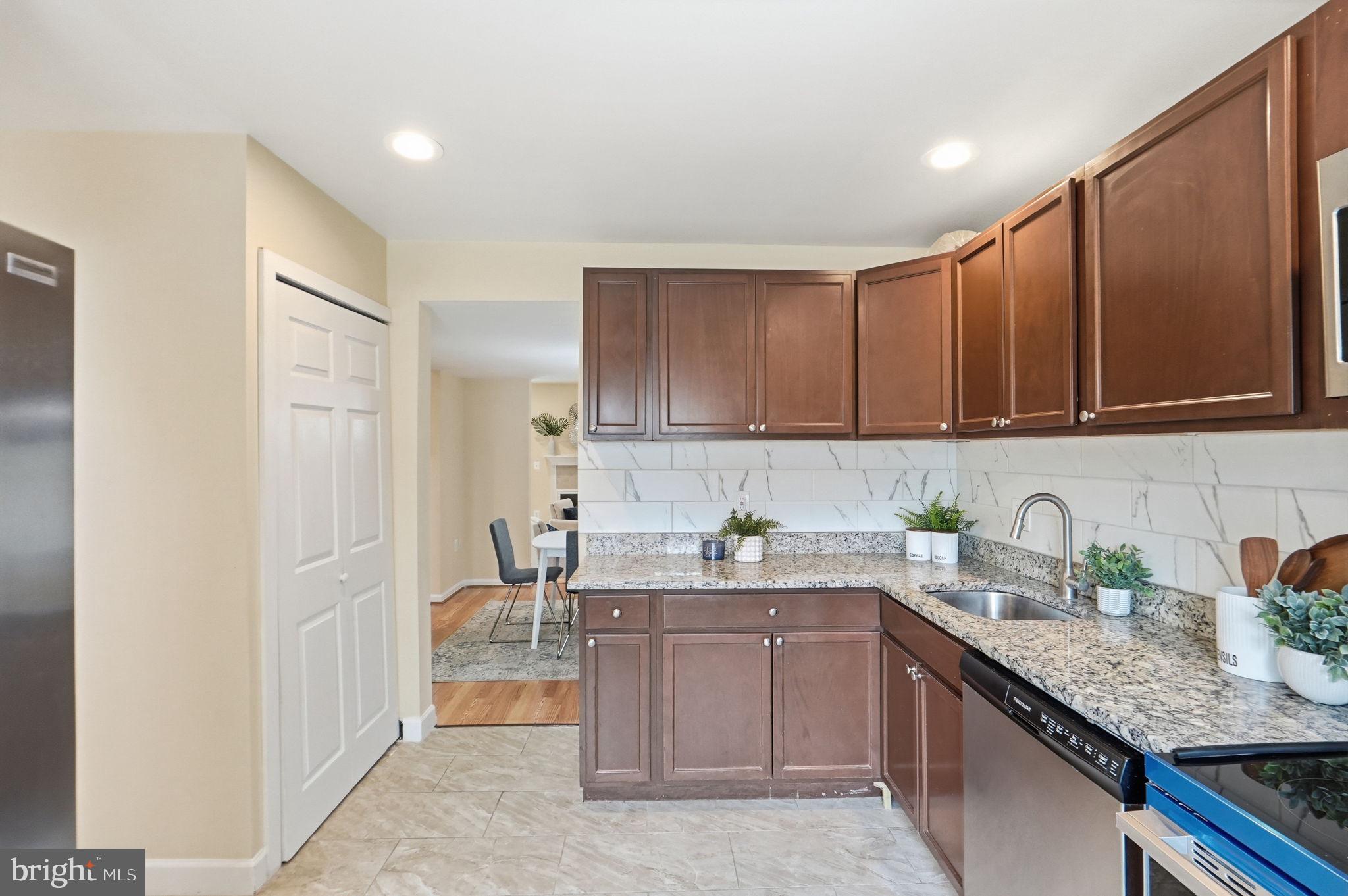 SPRINGFIELD SQUARE - Residential
