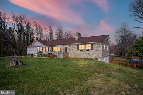 Photo of 749 Kings Highway, FREDERICKSBURG, VA 22405 (MLS # VAST2047306)