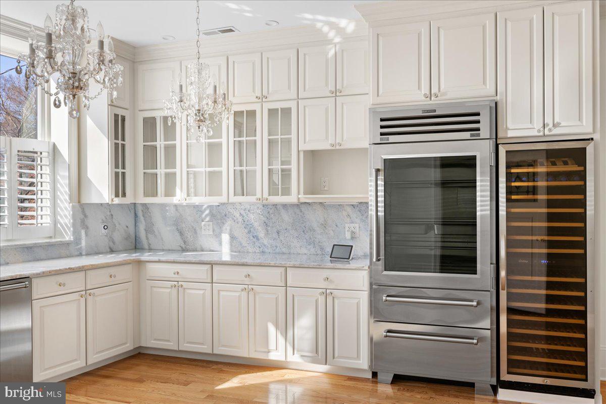 QUEEN VILLAGE - Residential