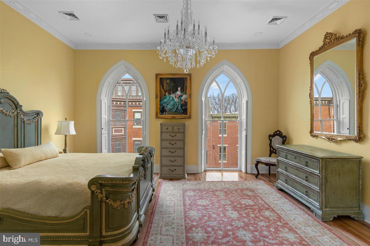 QUEEN VILLAGE - Residential