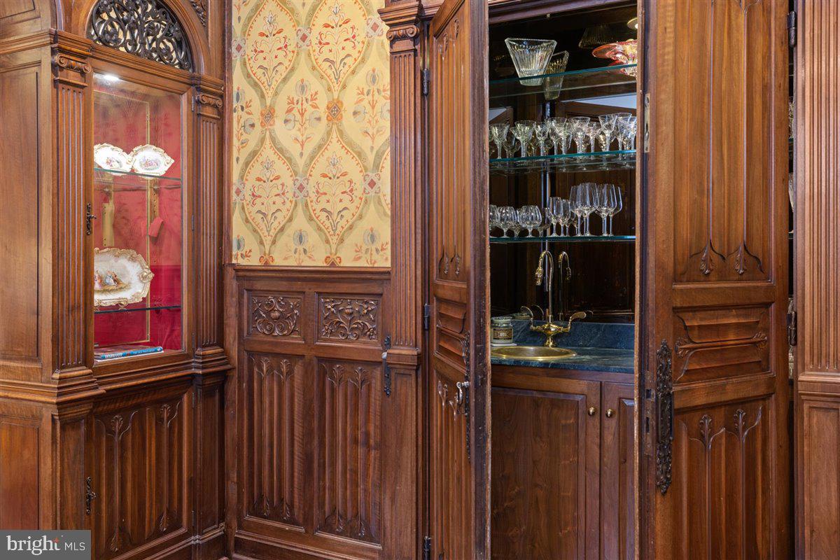 QUEEN VILLAGE - Residential