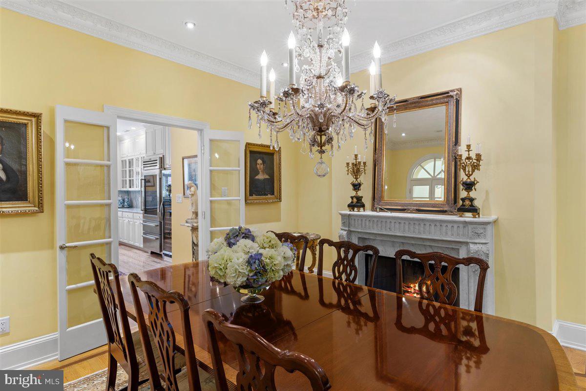 QUEEN VILLAGE - Residential