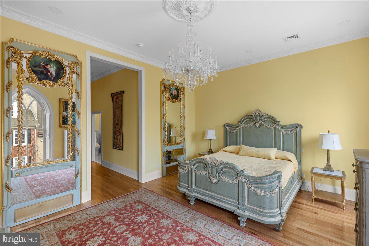 QUEEN VILLAGE - Residential